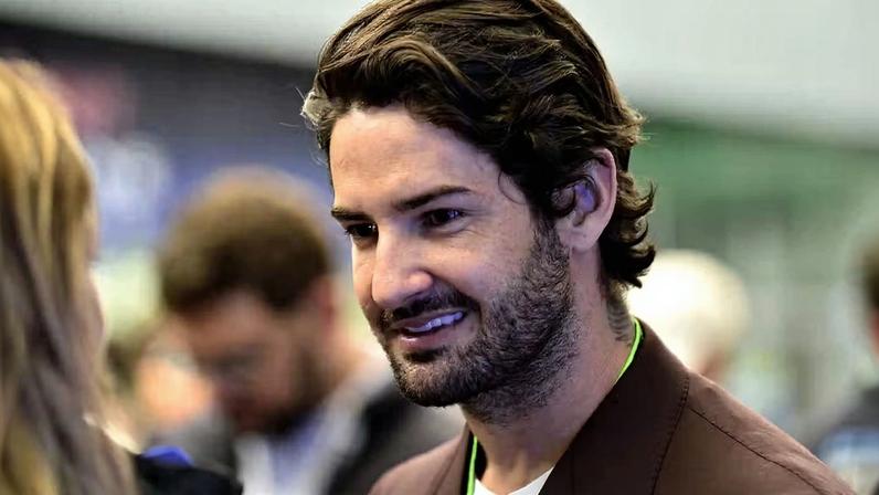 Consórcio de Alexandre Pato está interessado na aquisição do Colchester United — Foto: Marcos Ribolli/ge