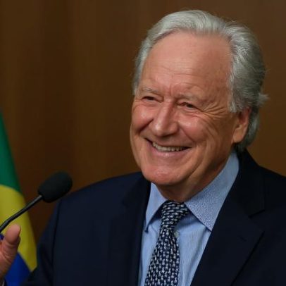 Lewandowski entrega carta de demissão do Ministério da Justiça