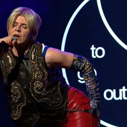 Robyn estreia novo single Sexistential no Colbert