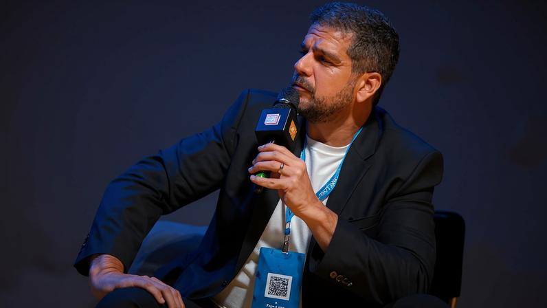 Ex-capitão do Bope, Rodrigo Pimentel hoje é palestrante