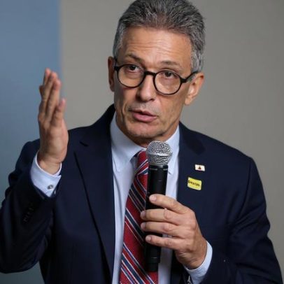 Zema nega ser vice de Flávio Bolsonaro e permanece pré-candidato