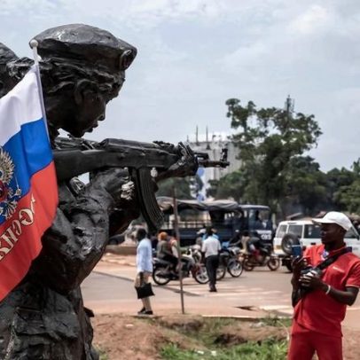 Jovens africanos são atraídos pela máquina de guerra da Rússia