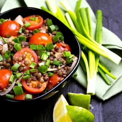 Saladas proteicas para aumentar a massa muscular: 10 opções