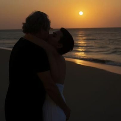 Sandra Annenberg beija o marido ao pôr do sol e cita Gilberto Gil