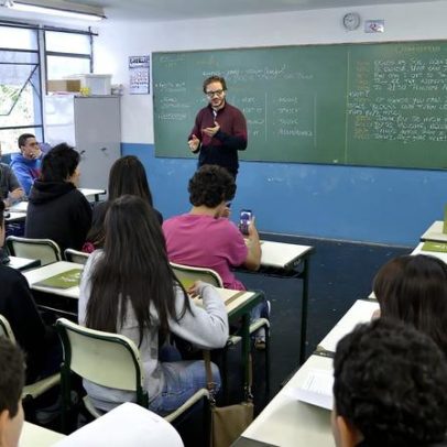 Piso do magistério sobe 5,4% e chega a R$ 5.100 em 2026