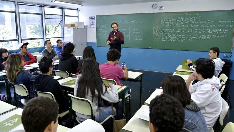Alunos que pretendem trabalhar na Copa 2014 fazem curso extracurricular de inglês