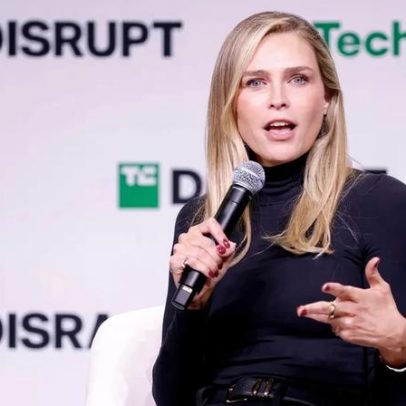 Sara Foster teve encontro deprimente com George Clooney, segundo Cindy Crawford