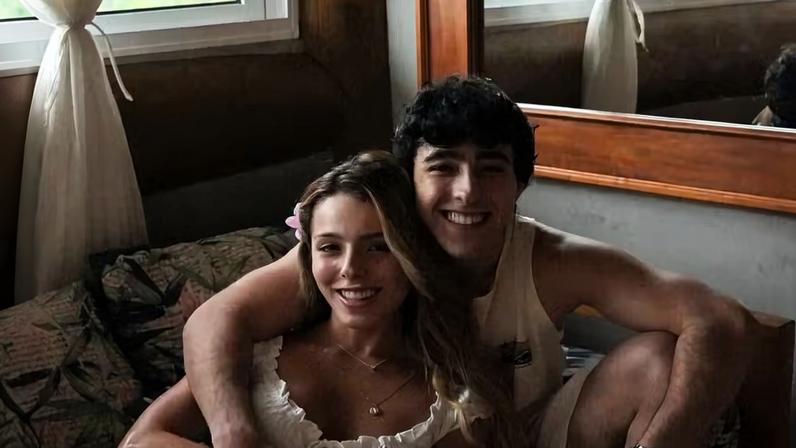 Enzo Rabelo assume namoro com Carol Bondariw — Foto: Reprodução/Instagram
