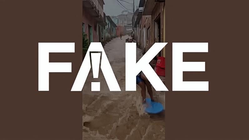 É #FAKE vídeo que mostra jovens surfando na enxurrada em favela — Foto: Reprodução
