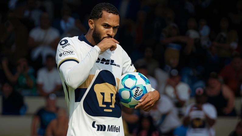 Juninho comemora seu primeiro gol pelo Pumas, do México — Foto: Twitter/Pumas