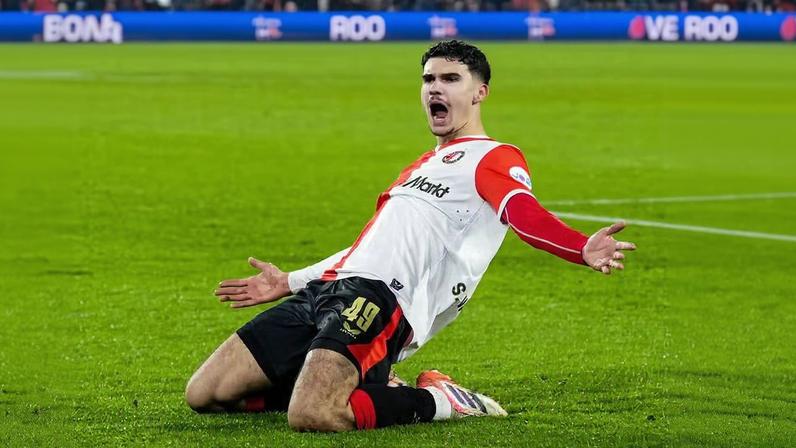 Shaqueel Van Persie anota belo gol pelo Feyenoord — Foto: Reprodução/Instagram