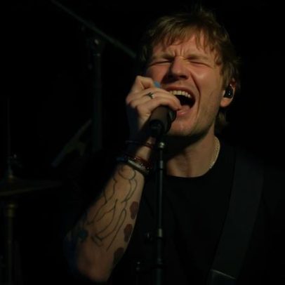 Ed Sheeran, Grohl e Mayer apresentam 'Drive' no Kimmel