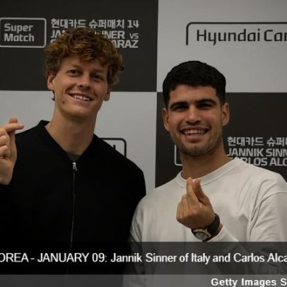 Alcaraz vence exibição milionária de Sinner na Coreia