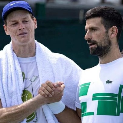 Sinner e Djokovic disputam duelo de campeões às 5h30