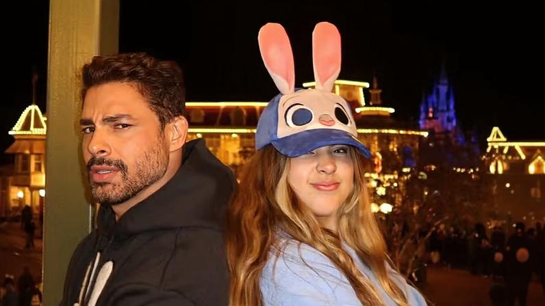 Sofia curte Disney com o pai, Cauã Reymond — Foto: Reprodução/Instagram