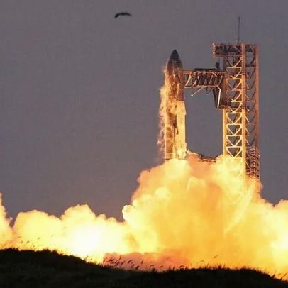 SpaceX negocia fusões com empresas de Musk antes do IPO