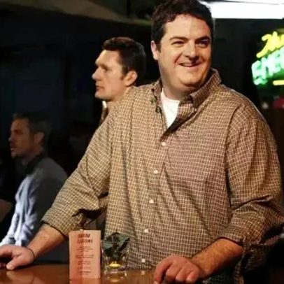 Ator de Grey's Anatomy e You revela condição neuromuscular