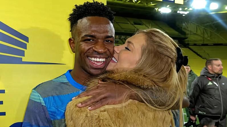 Vini Jr. se derrete após Virginia assistir vitória do Real Madrid: 'Pé quente demais'