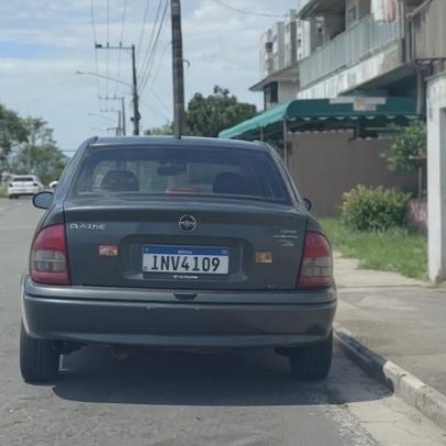Suástica em veículo leva idoso a prisão no sul de Santa Catarina