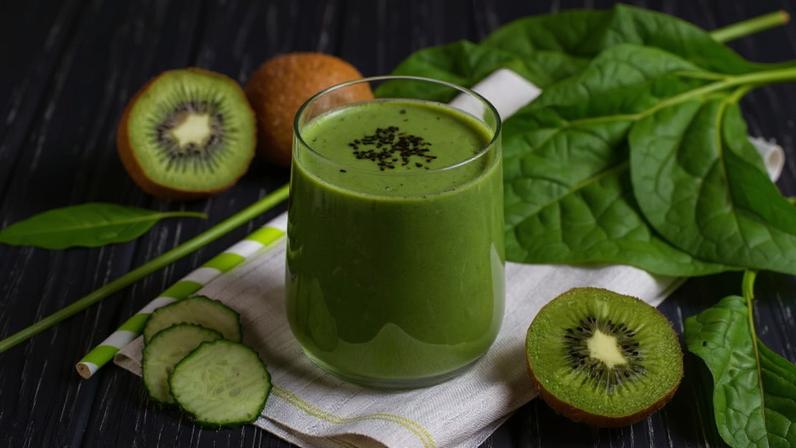 8 sucos verdes e seus benefícios para a saúde