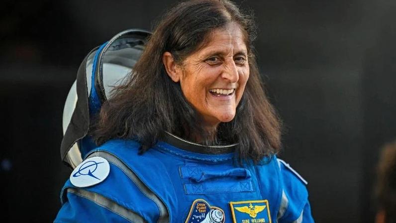 Sunita Williams é a mulher com mais tempo em caminhadas espaciais e a primeira astronauta a correr uma maratona no espaço
