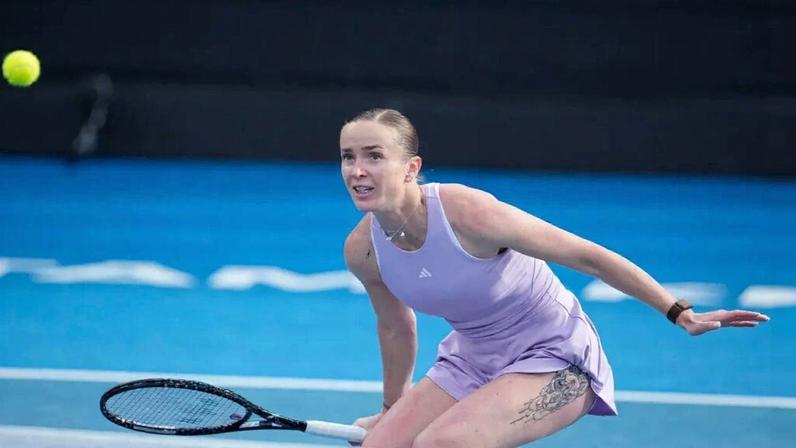 Svitolina avança à semifinal de Auckland após vencer duelo apertado