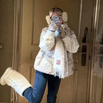 Sydney Sweeney retorna à American Eagle em primeira postagem após controvérsia