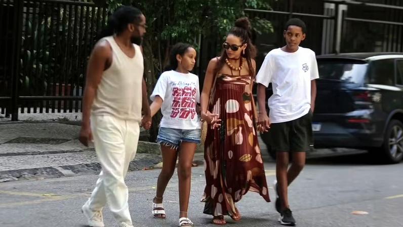 Taís Araujo e Lázaro Ramos com os filhos, Maria Antonia e João Vicente — Foto: Thiago Martins / Agnews