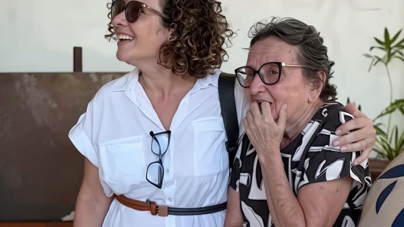 Giuliana Girardi abraça Tânia Maria — Foto: Reprodução/Instagram