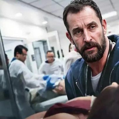 Atores de The Pitt que também atuaram em ER