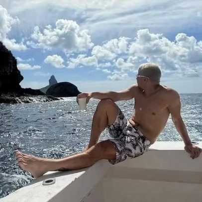 Thiago Martins aproveita férias em Fernando de Noronha com visual renovado