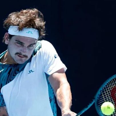 Thiago Wild vence após mais de seis meses e avança no Australian Open