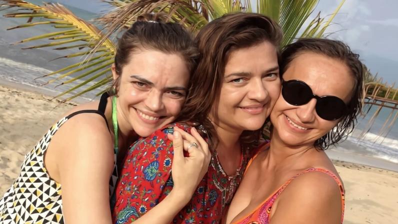 Titina Medeiros com as irmãs — Foto: Reprodução/Instagram