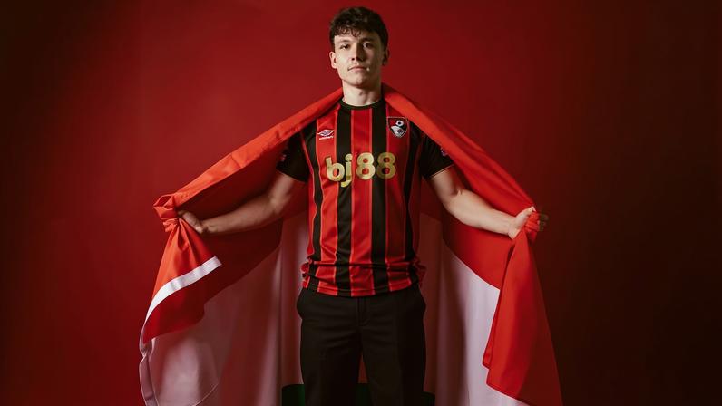 Húngaro Alex Toth é a nova contratação do Bournemouth, clube que fez proposta por Rayan — Foto: Divulgação / AFC Bournemouth