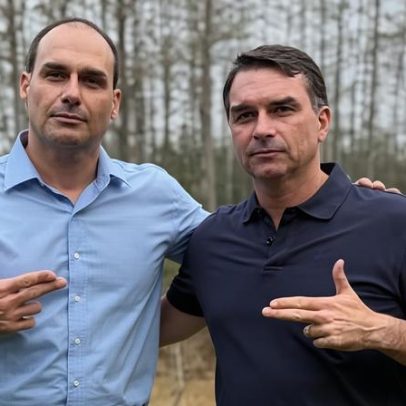 Flávio Bolsonaro viaja ao lado de Eduardo, visita Israel e Europa