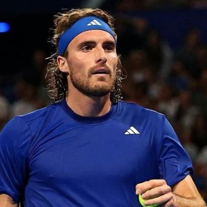 Tsitsipas celebra bom condicionamento físico apesar da queda da Grécia