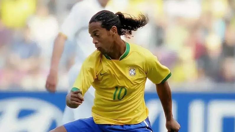 Época 10: Ronaldinho - série