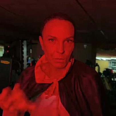 Ivete Sangalo brinca com treino como vampirona da Bahia: tem que dar o sangue