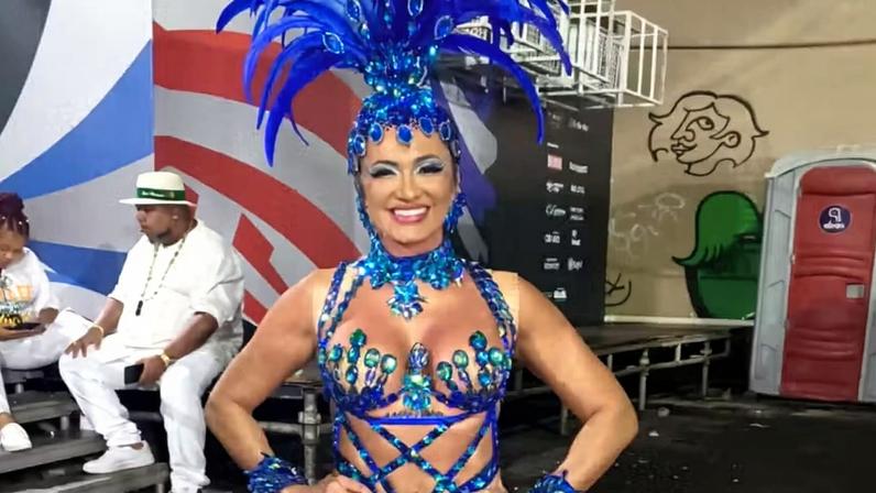 Vanessa Rangeli, rainha de bateria da Unidos de Niterói, a primeira escola a entrar pro ensaio técnico