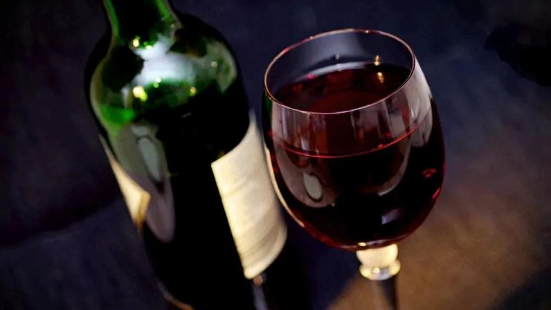O futuro do vinho em um mundo que janta sozinho e bebe cada vez menos