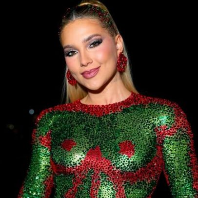 Virginia Fonseca usa look colado em ensaio da Grande Rio