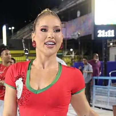 Virginia Fonseca participa de ensaio da Grande Rio com shorts e camiseta