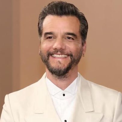 Wagner Moura usa sapato diferentão na noite do Globo de Ouro 2026