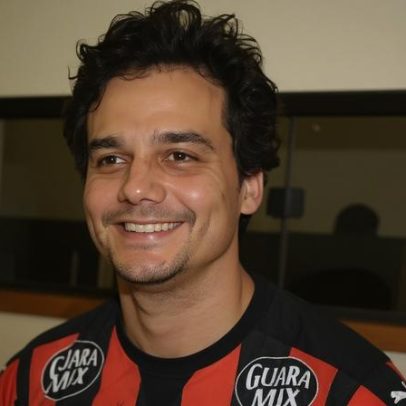 Vitória homenageia Wagner Moura, torcedor ilustre, no Globo de Ouro