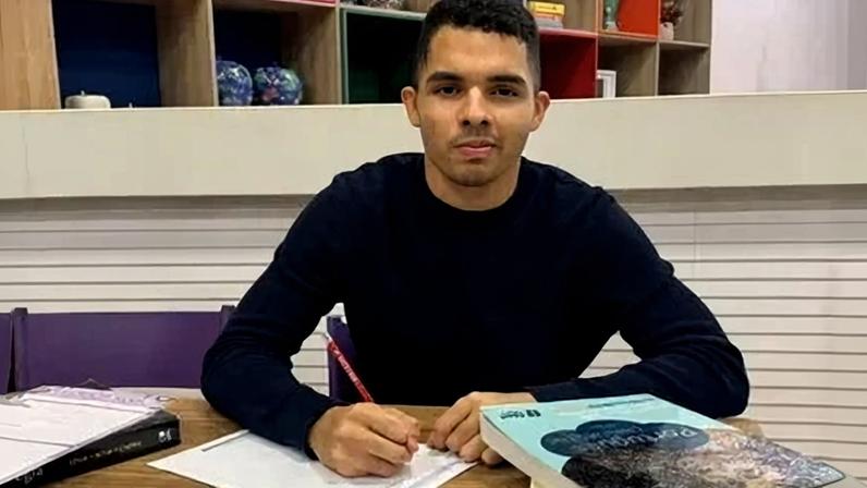 Jovem transformou a persistência em resultado prático após uma jornada de quatro anos de exames