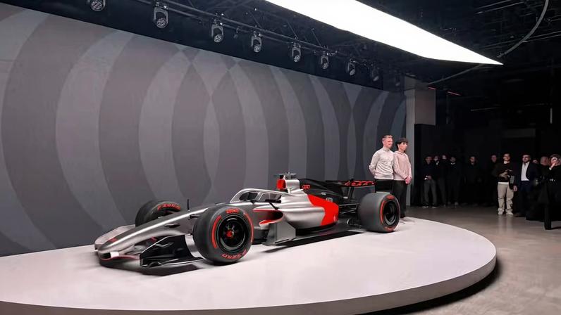 Audi F1 revela carro para disputar a temporada 2026 da categoria, com Gabriel Bortoleto — Foto: Rodrigo França/ge