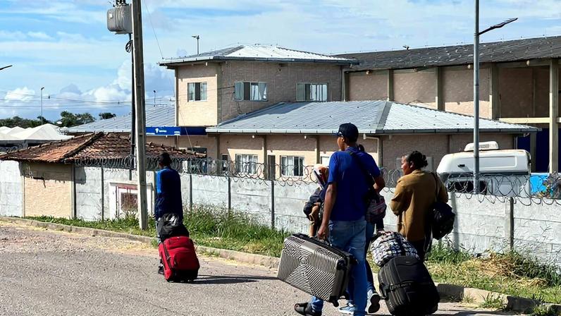 Venezuelanos chegando em Pacaraima, dia 7 de janeiro de 2026 — Foto: Caíque Rodrigues/g1 RR