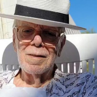 Amigos e familiares reúnem-se na missa de sétimo dia de Manoel Carlos