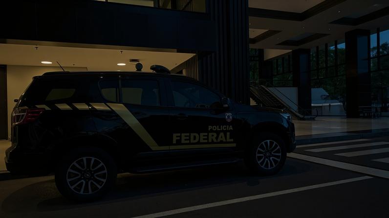 Carro da Polícia Federal (PF) durante segunda fase da Compliance Zero nesta quarta (14) — Foto: Divulgação