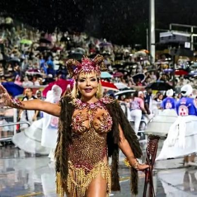 Rainha das Rosas de Ouro ensina truques para sambar na chuva em Carnaval 2026